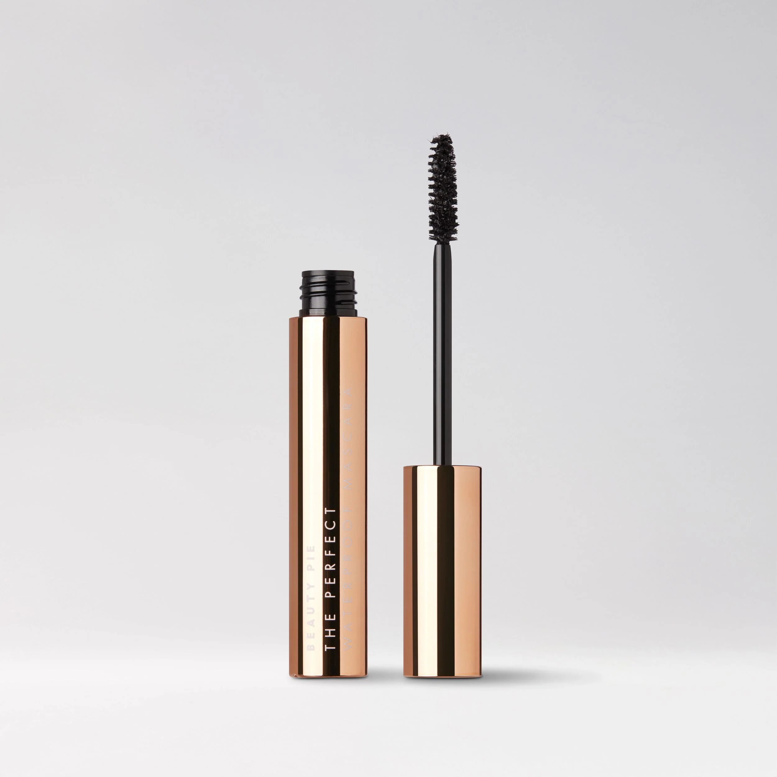 Le mascara waterproof parfait pour un volume et une courbure naturels