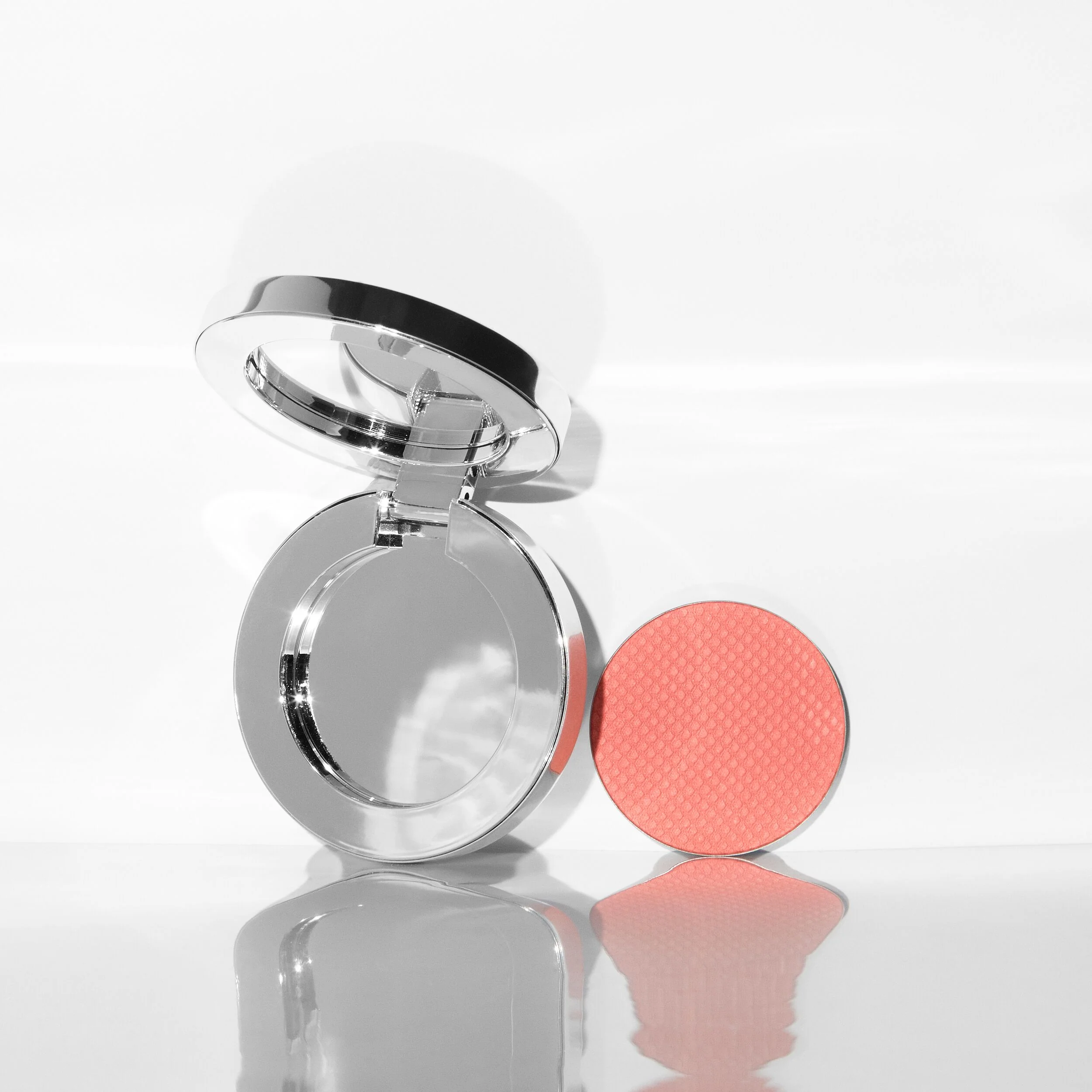 Blush poudre Supercheek à la vitamine avec étui rechargeable