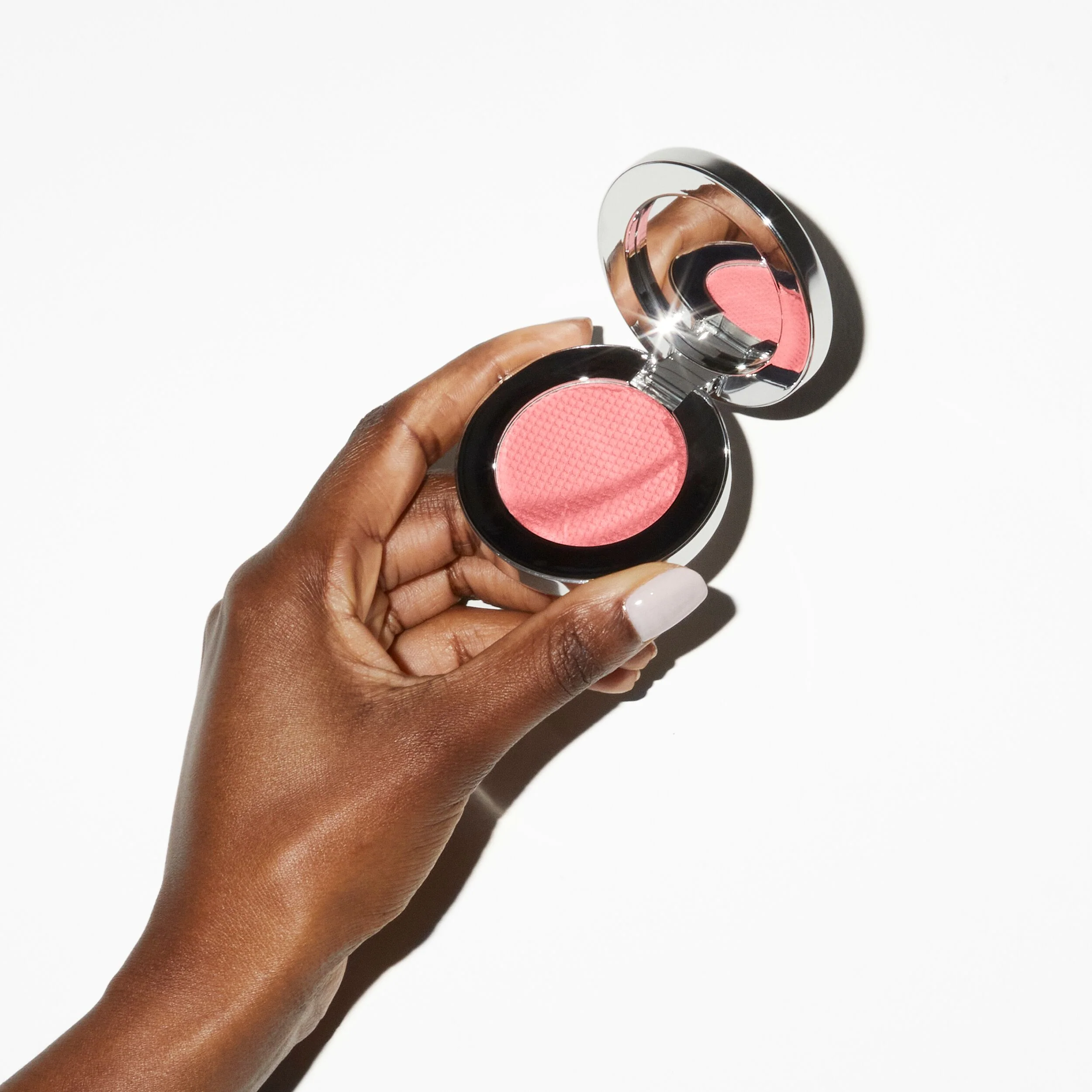 Blush poudre Supercheek à la vitamine avec étui rechargeable