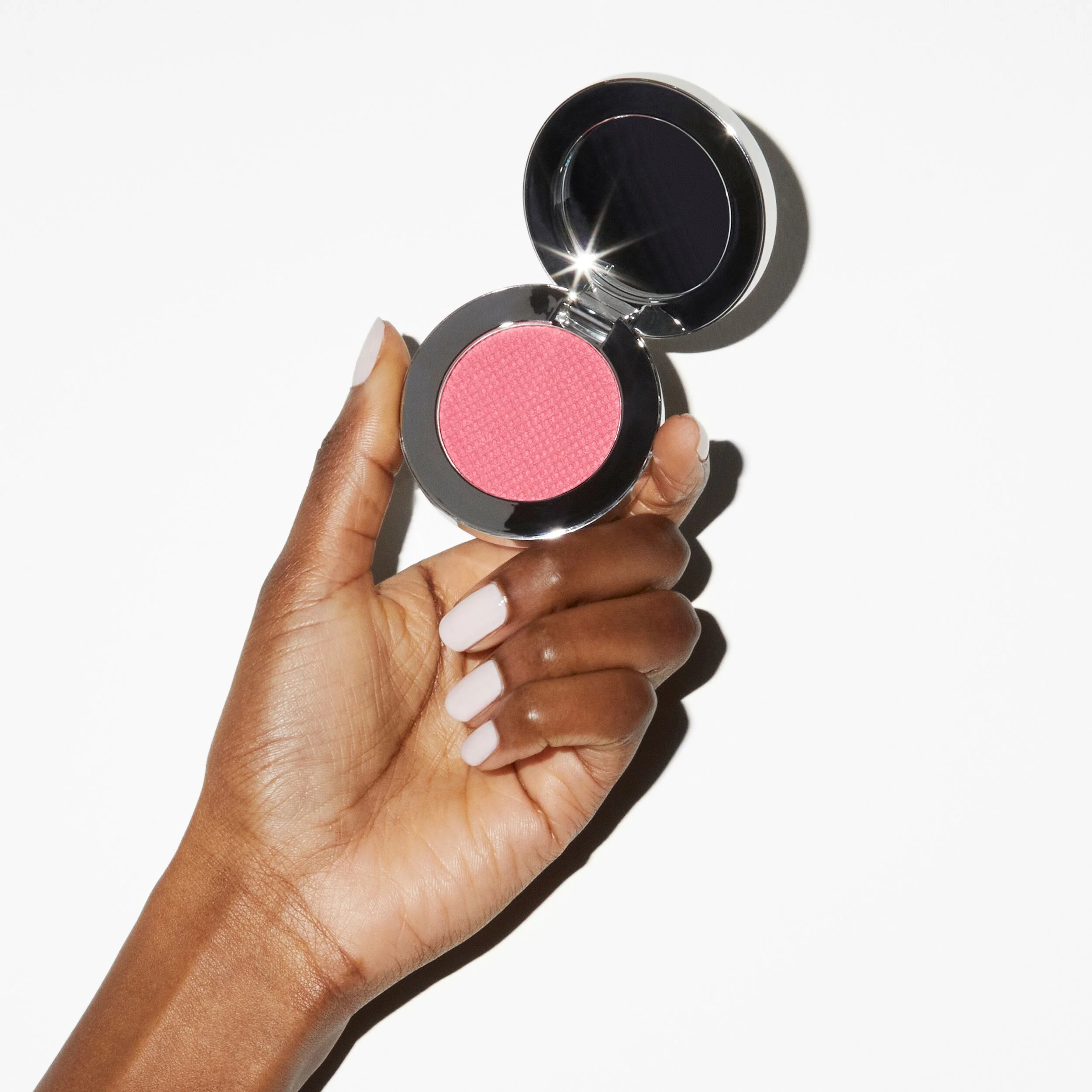 Blush poudre Supercheek à la vitamine avec étui rechargeable
