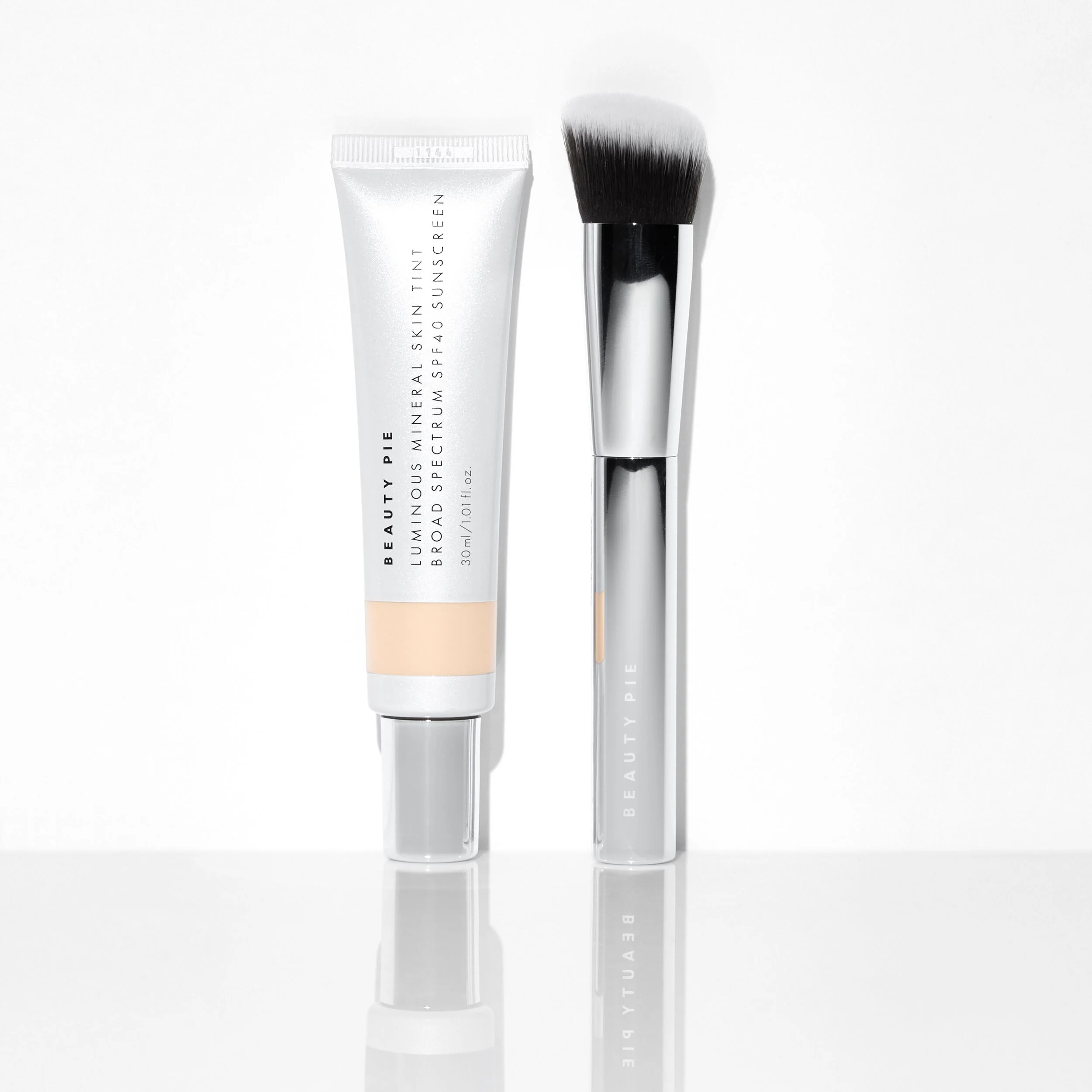 Duo teint fluide SPF 40 et pinceau buffing pour une peau lumineuse