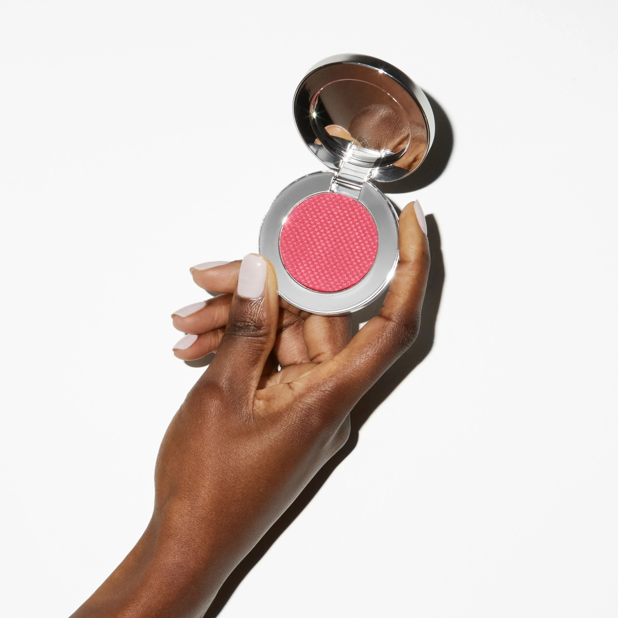 Blush poudre Supercheek à la vitamine avec étui rechargeable