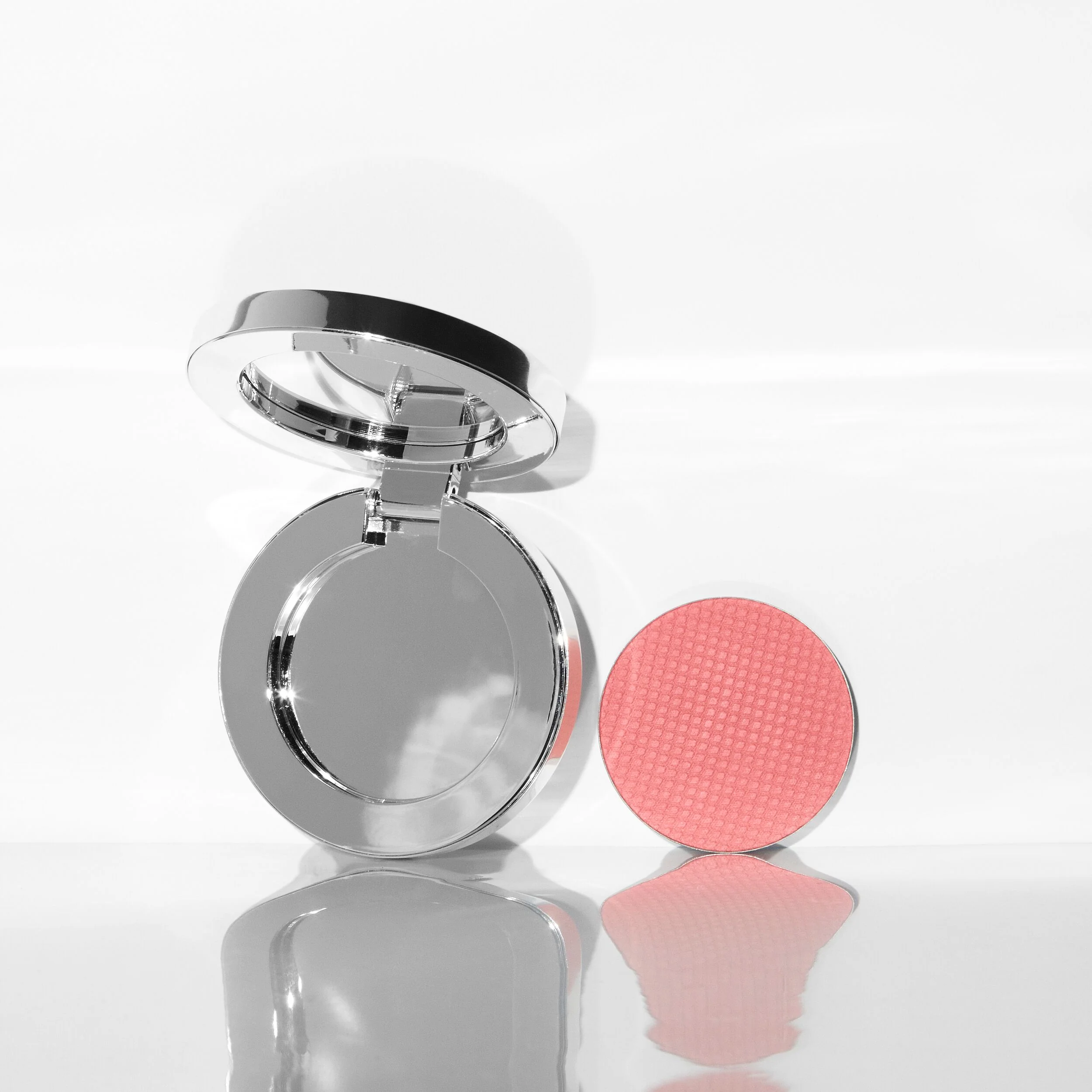 Blush poudre Supercheek à la vitamine avec étui rechargeable