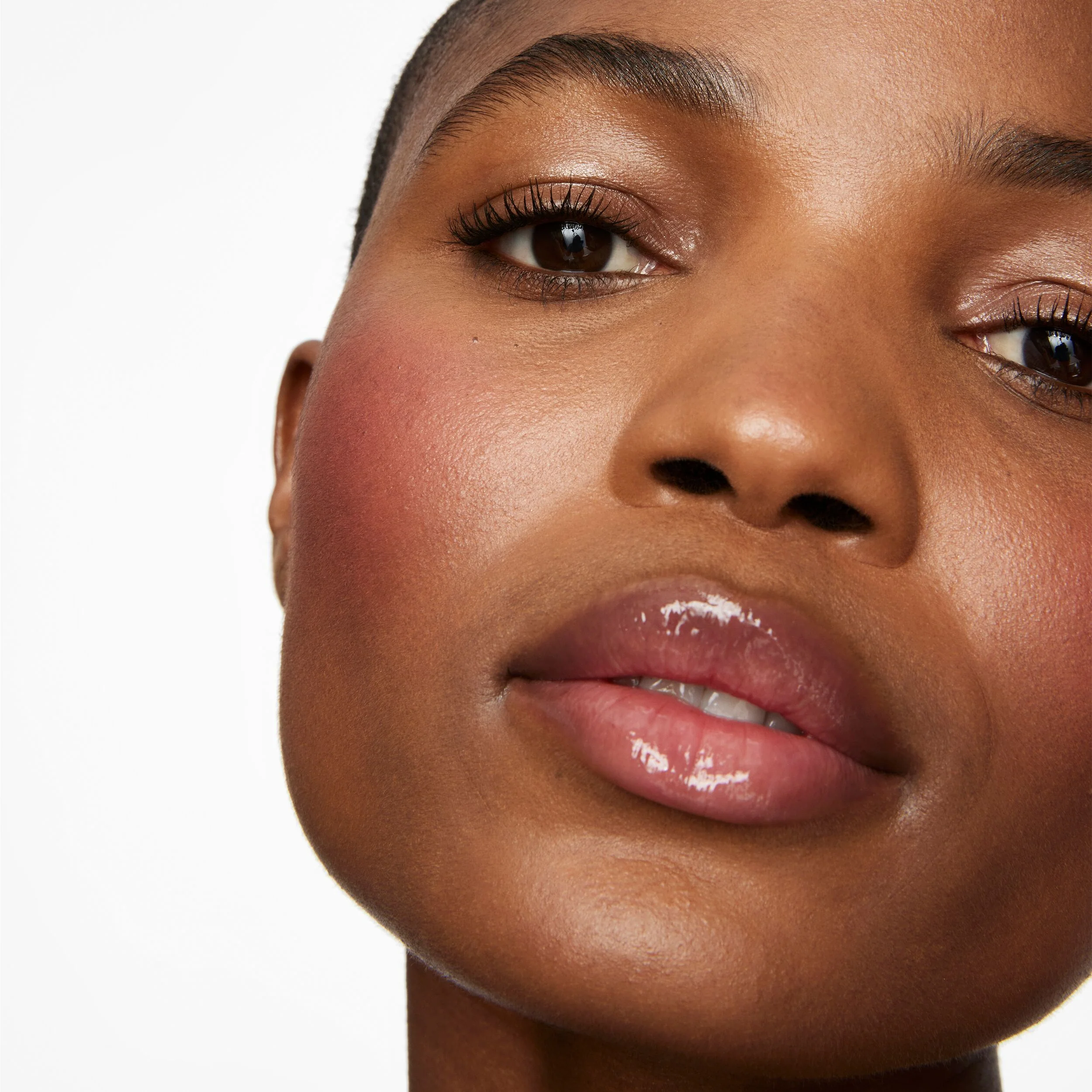 Blush poudre Supercheek à la vitamine avec étui rechargeable