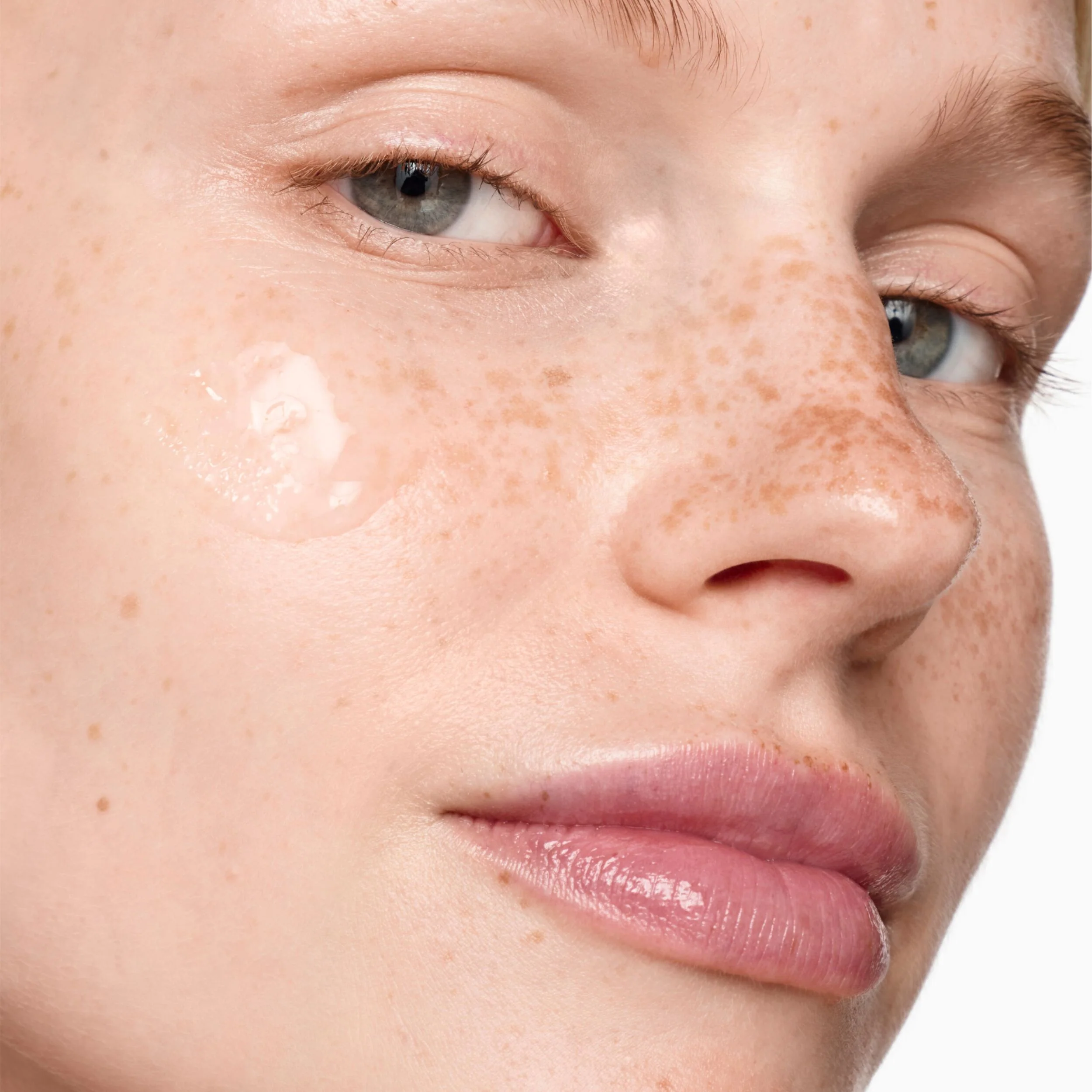 Serum Lipopeptida Asam Hialuronat Tiga Ganda dengan Peptida Idealift dan Ceramide+